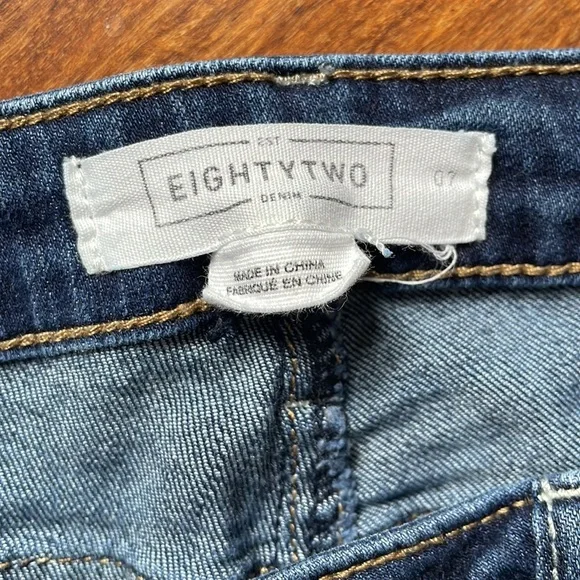 Eighty Two bermudas - Picture 2 of 3